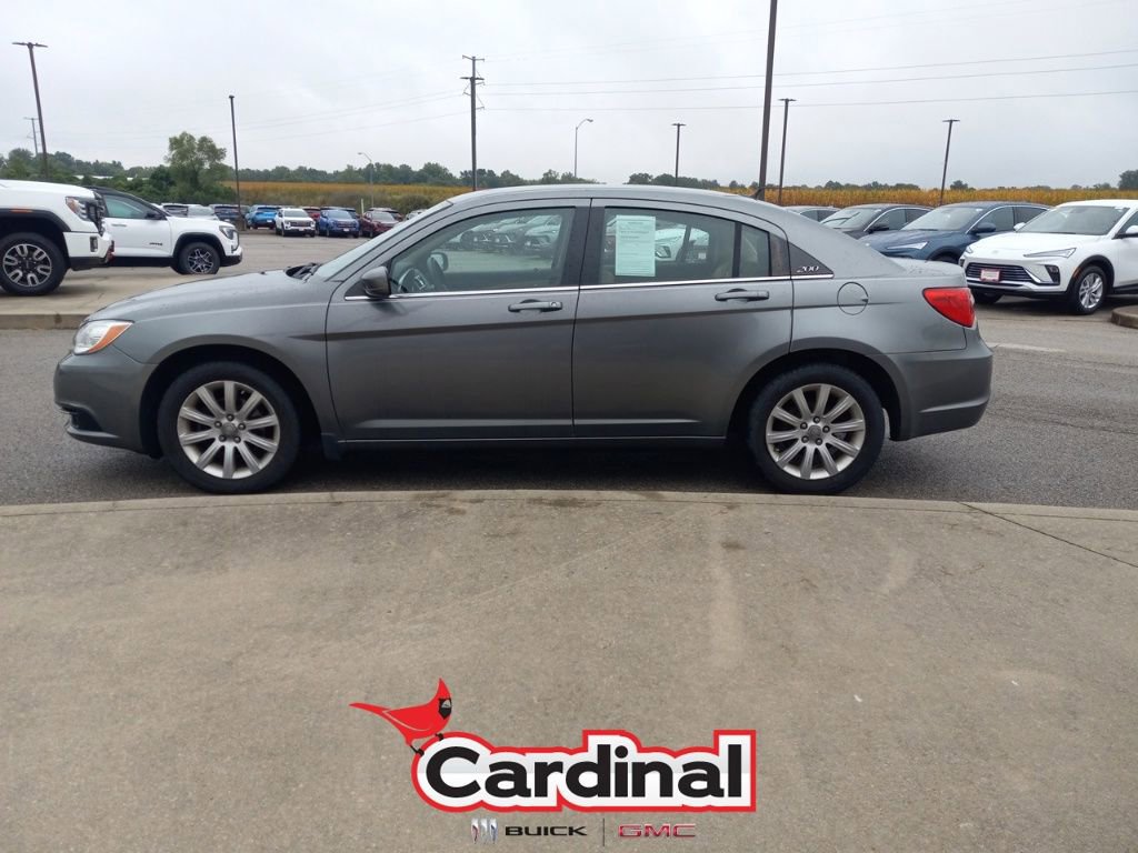 2011 Chrysler 200 Touring photo 11
