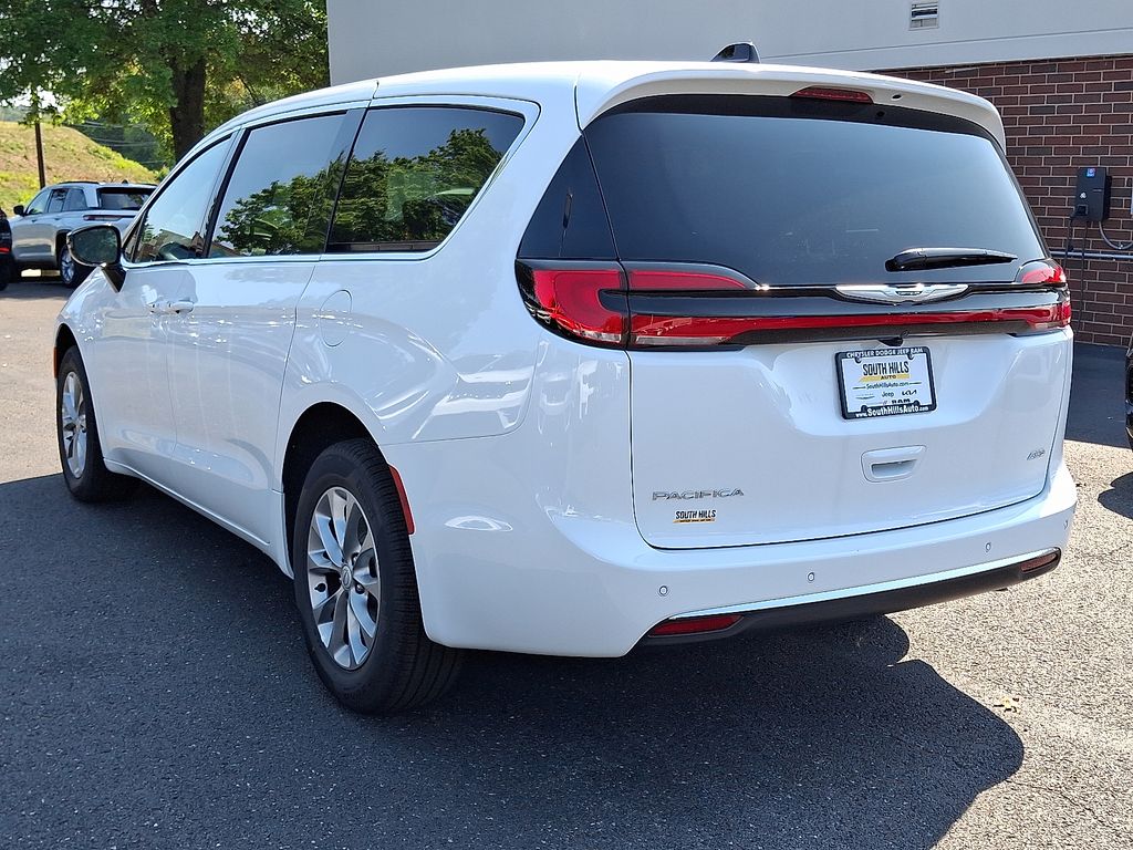 2026 Chrysler Pacifica photo 4