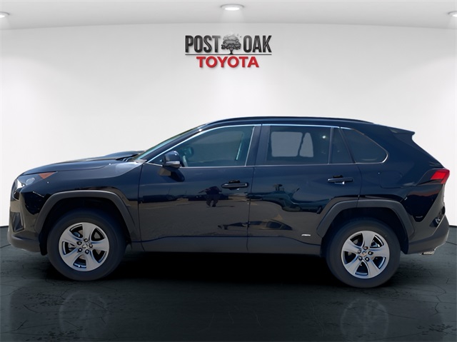 2022 Toyota RAV4 Hybrid LE photo 4