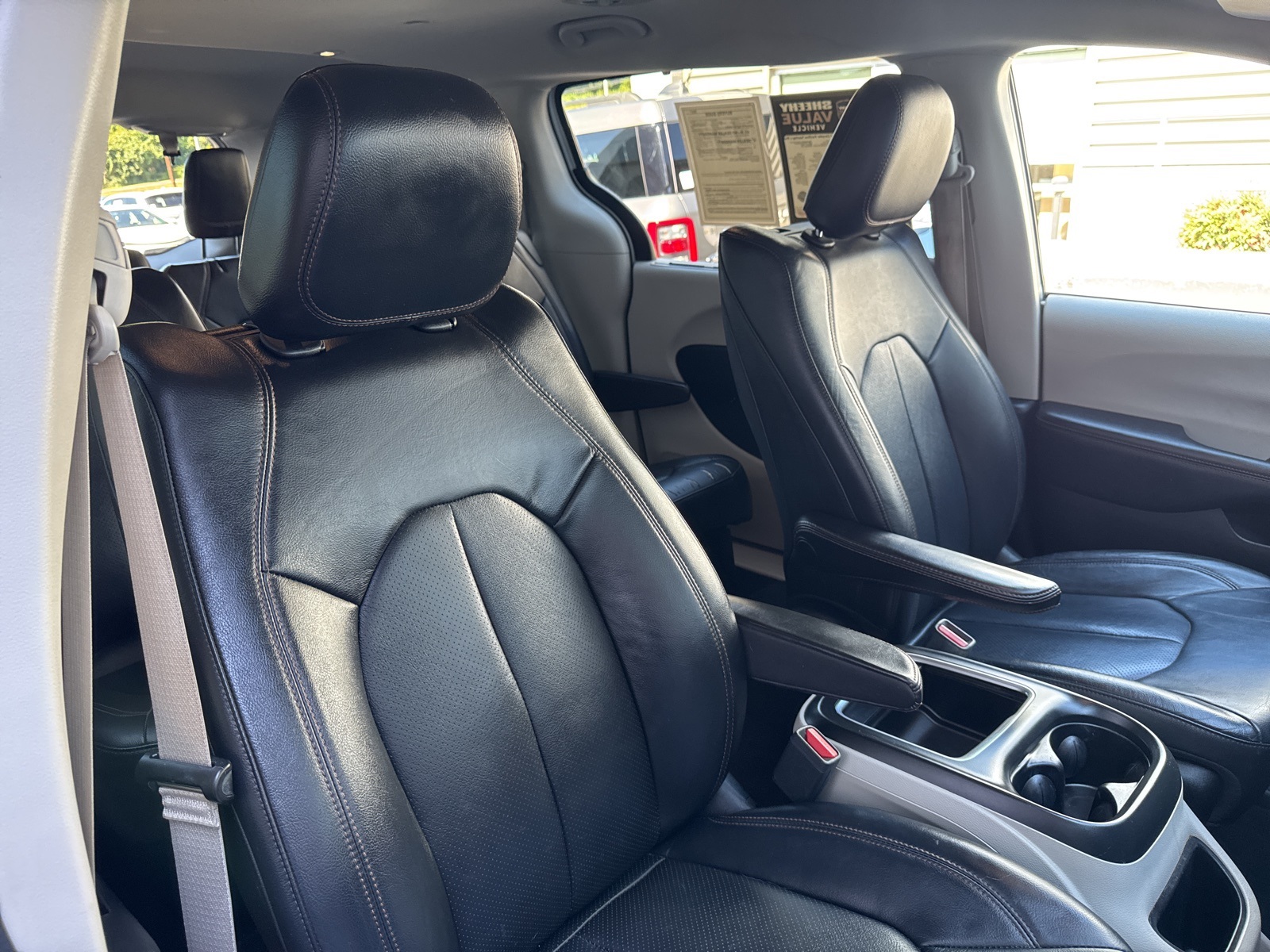 2017 Chrysler Pacifica Touring Plus photo 4