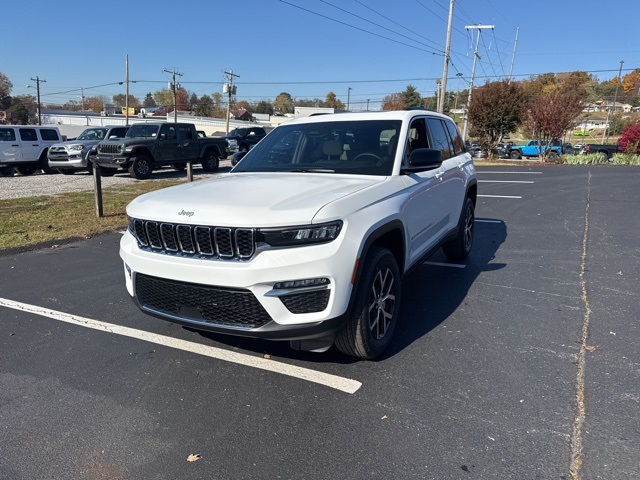 2025 Jeep Grand Cherokee Limited photo 3