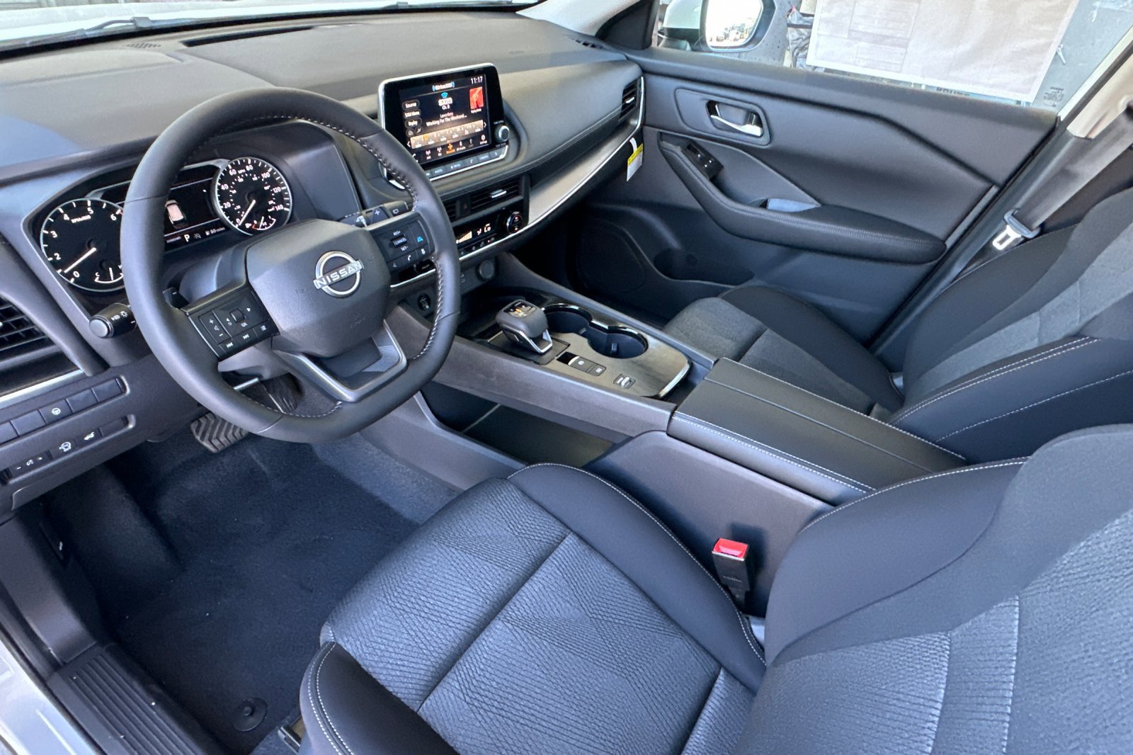 2026 Nissan Rogue SV photo 8