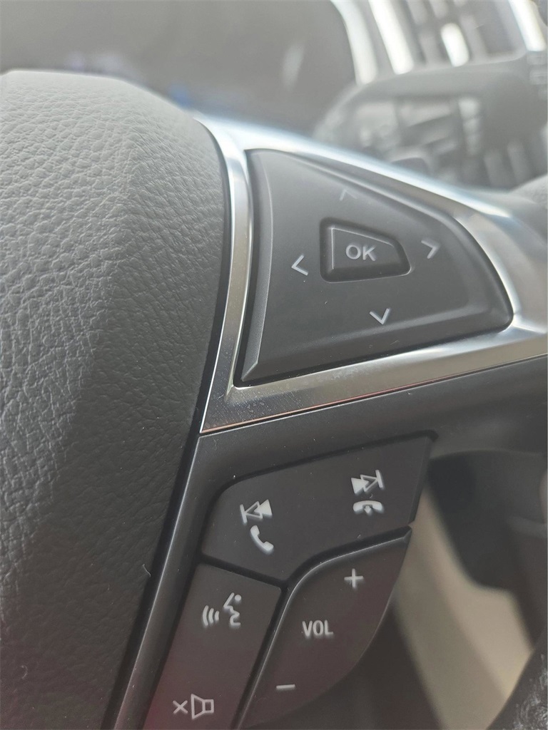 2021 Ford Edge Titanium photo 16