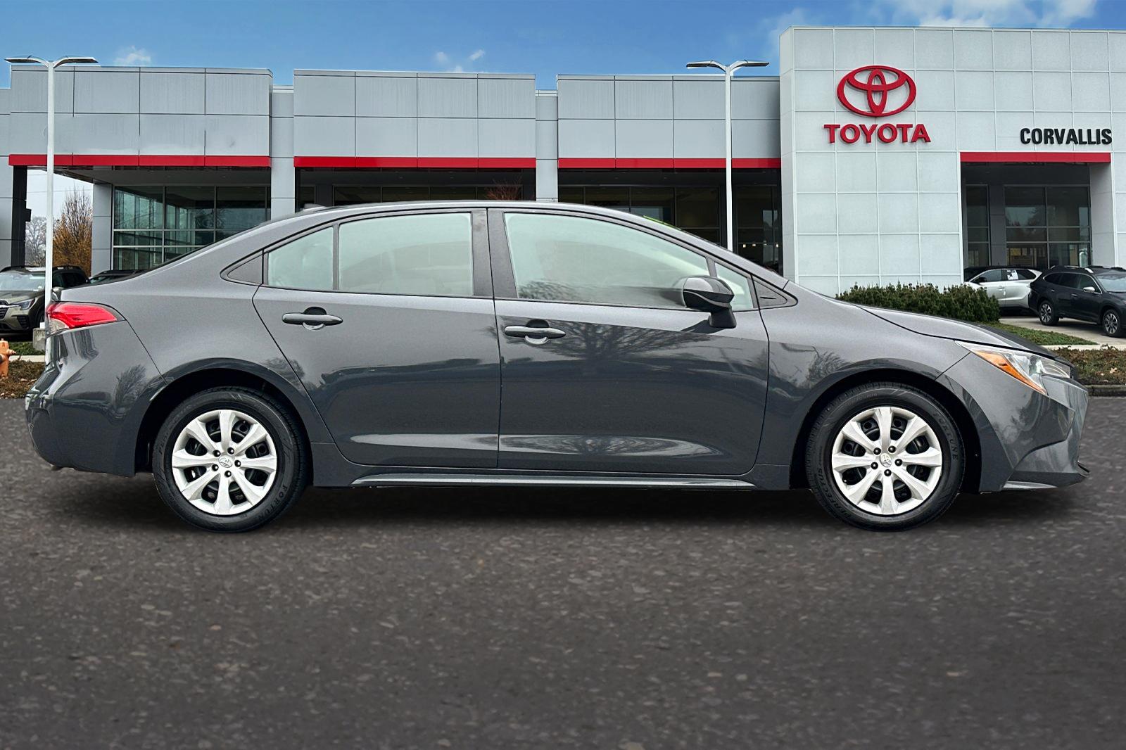 2023 Toyota Corolla LE photo 2