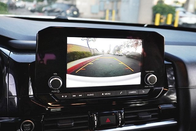 Used 2023 White Nissan SV image 24