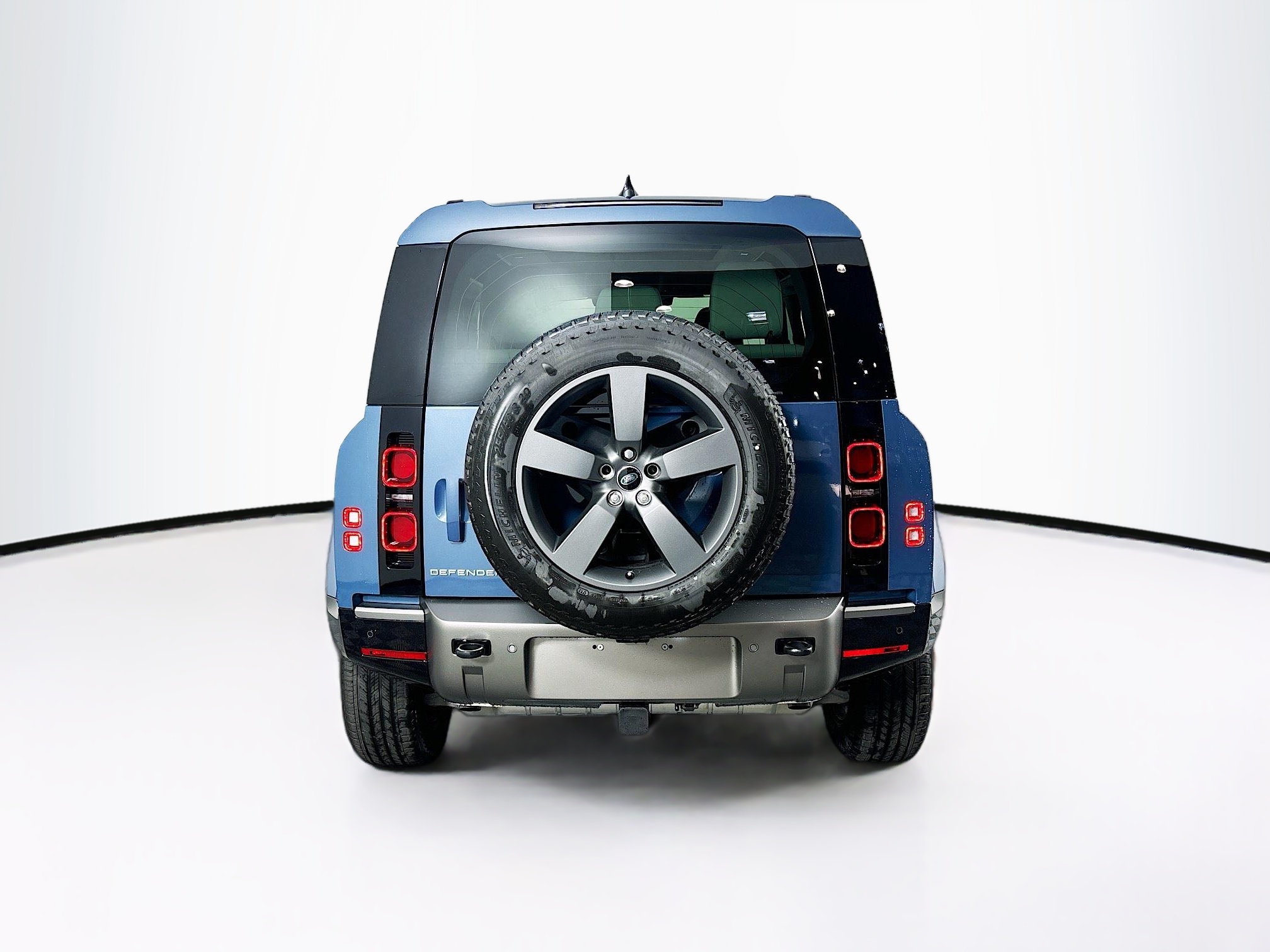 2025 Land Rover Defender 90 X-Dynamic SE photo 4