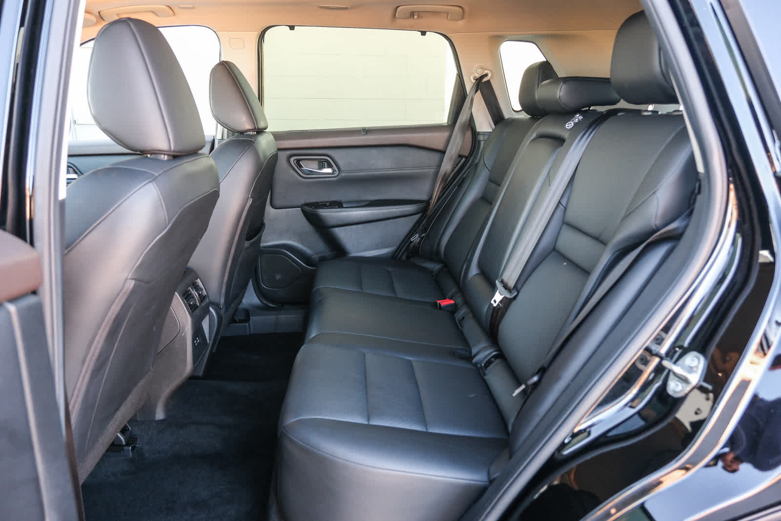 2023 Nissan Rogue SV photo 18