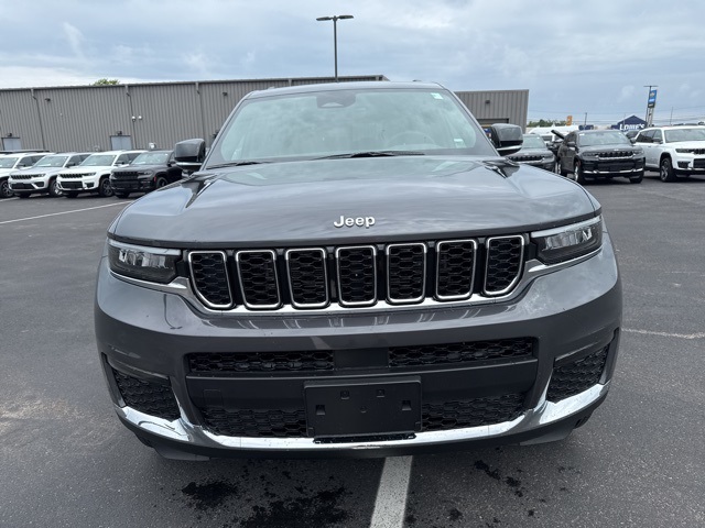 2025 Jeep Grand Cherokee Limited photo 2