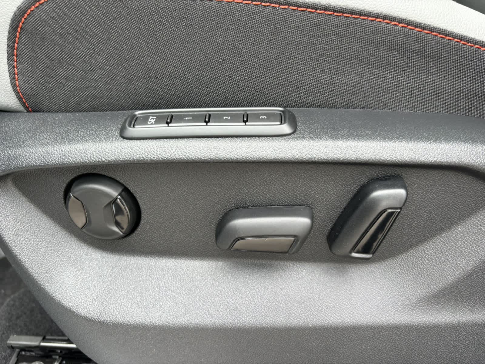 2024 Volkswagen Atlas Peak Edition SEL photo 12