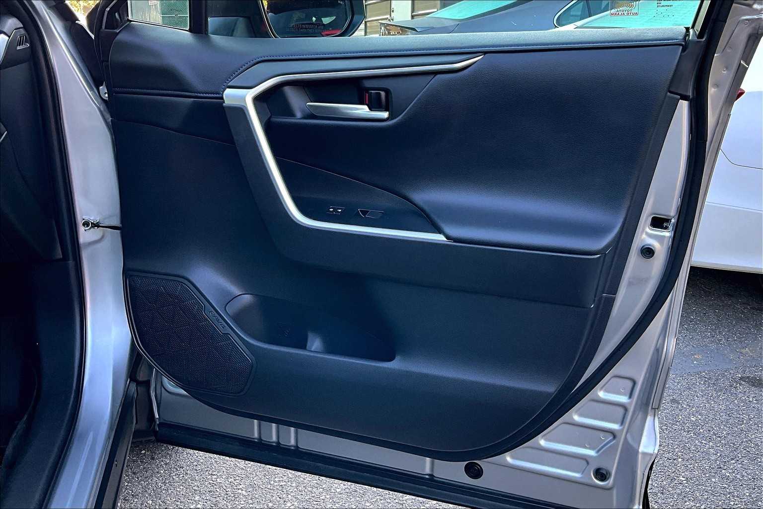 2021 Toyota RAV4 Hybrid XSE photo 21