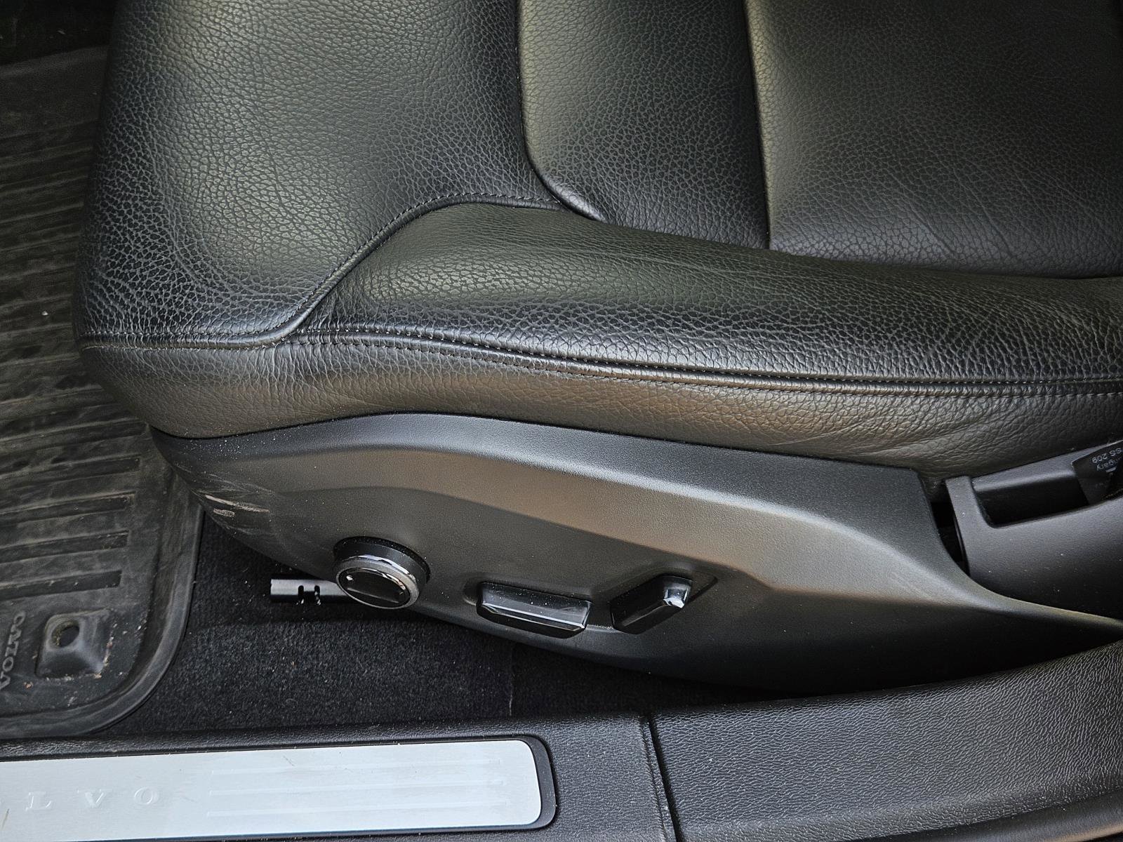 2024 Volvo S60 B5 AWD Plus photo 25