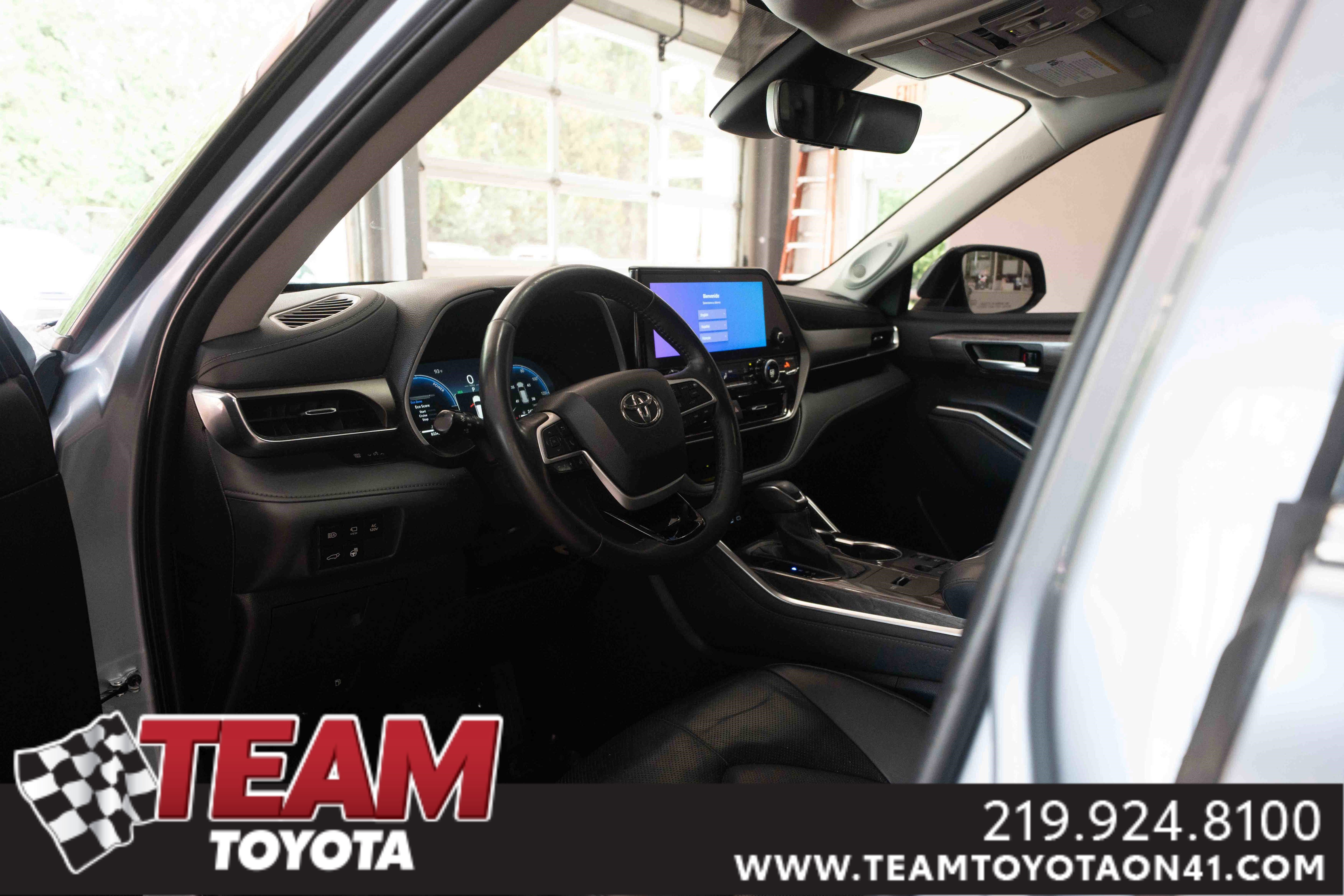 2023 Toyota Highlander Hybrid Limited photo 2