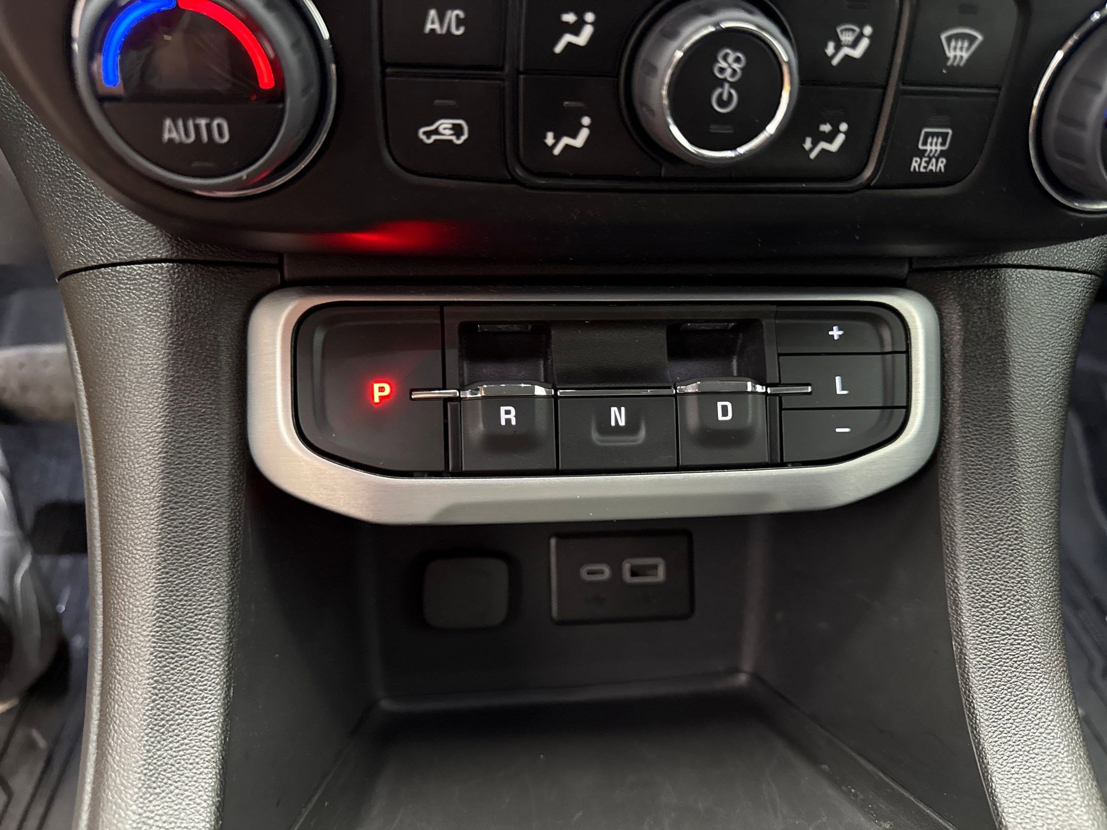 2023 Gmc Acadia SLE photo 17