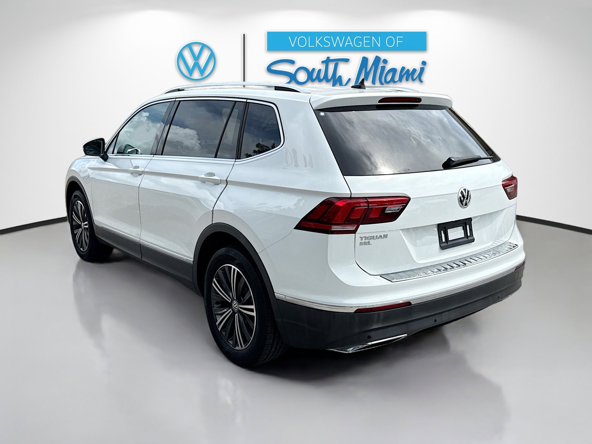 2019 Volkswagen Tiguan SEL photo 3