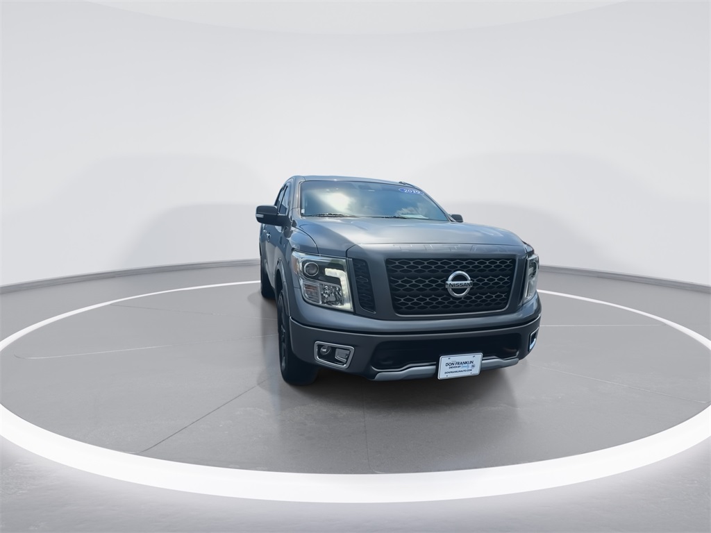 2019 Nissan Titan PRO-4X photo 3