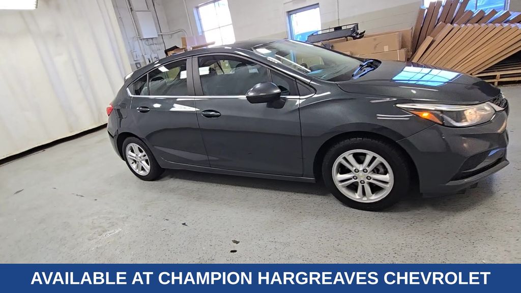 2017 Chevrolet Cruze LT photo 2