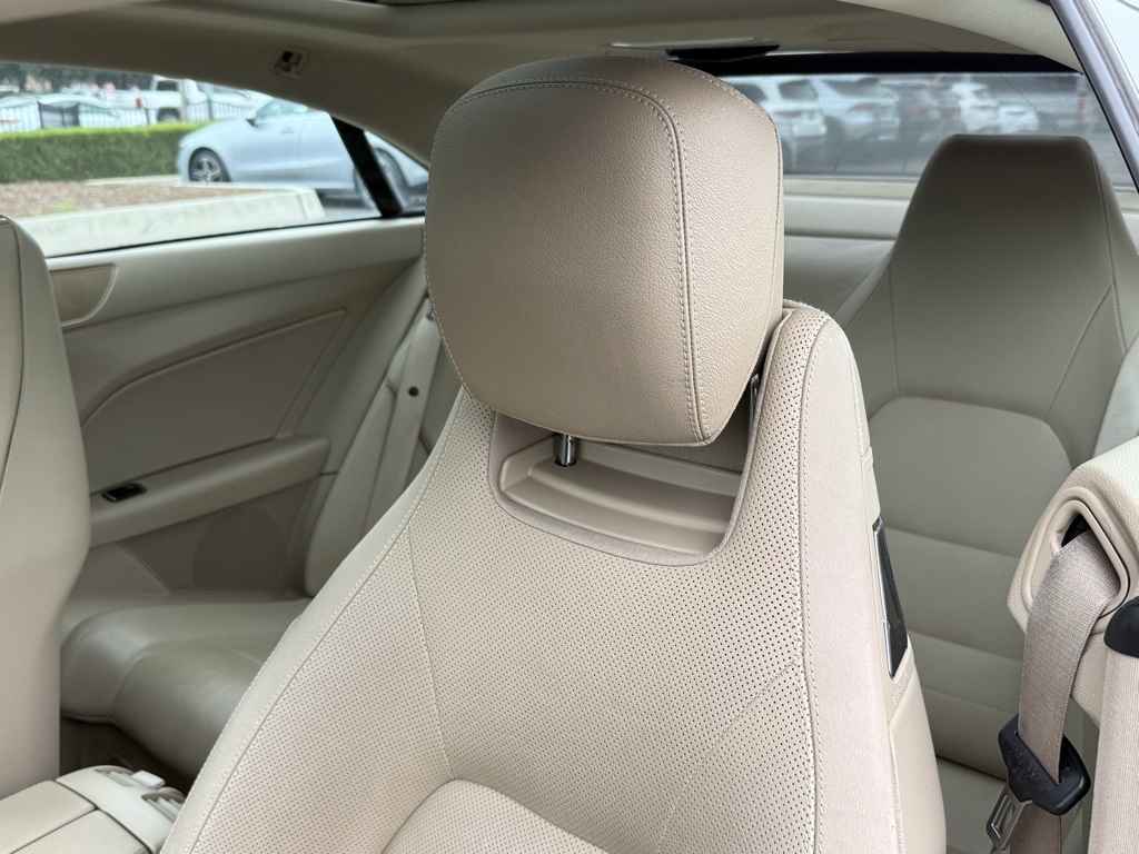 2012 Mercedes Benz E 550 photo 2