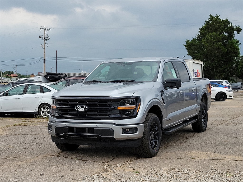 2025 Ford F-150 XLT photo 2