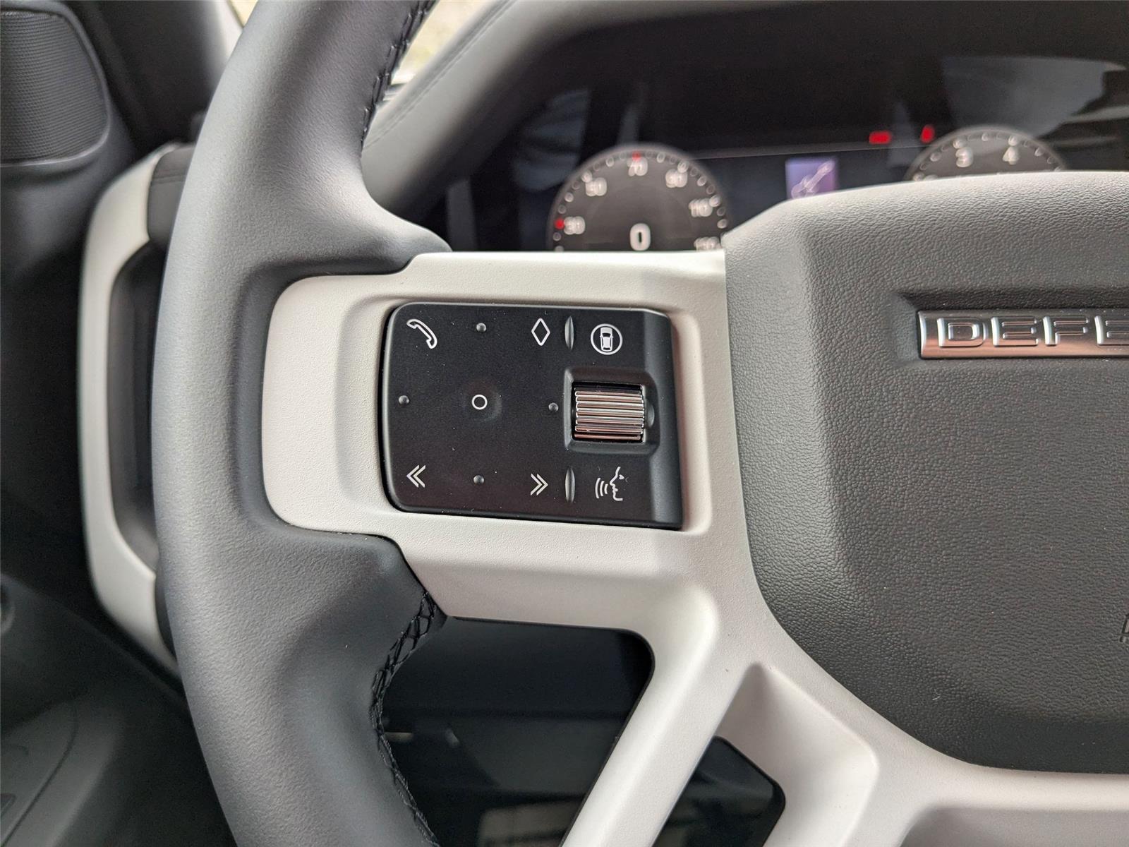 2025 Land Rover Defender 110 X-Dynamic SE photo 16