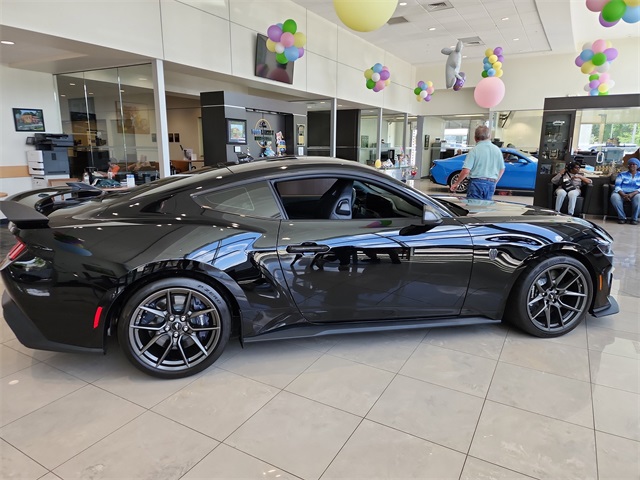 2024 Ford Mustang Dark Horse Premium photo 2