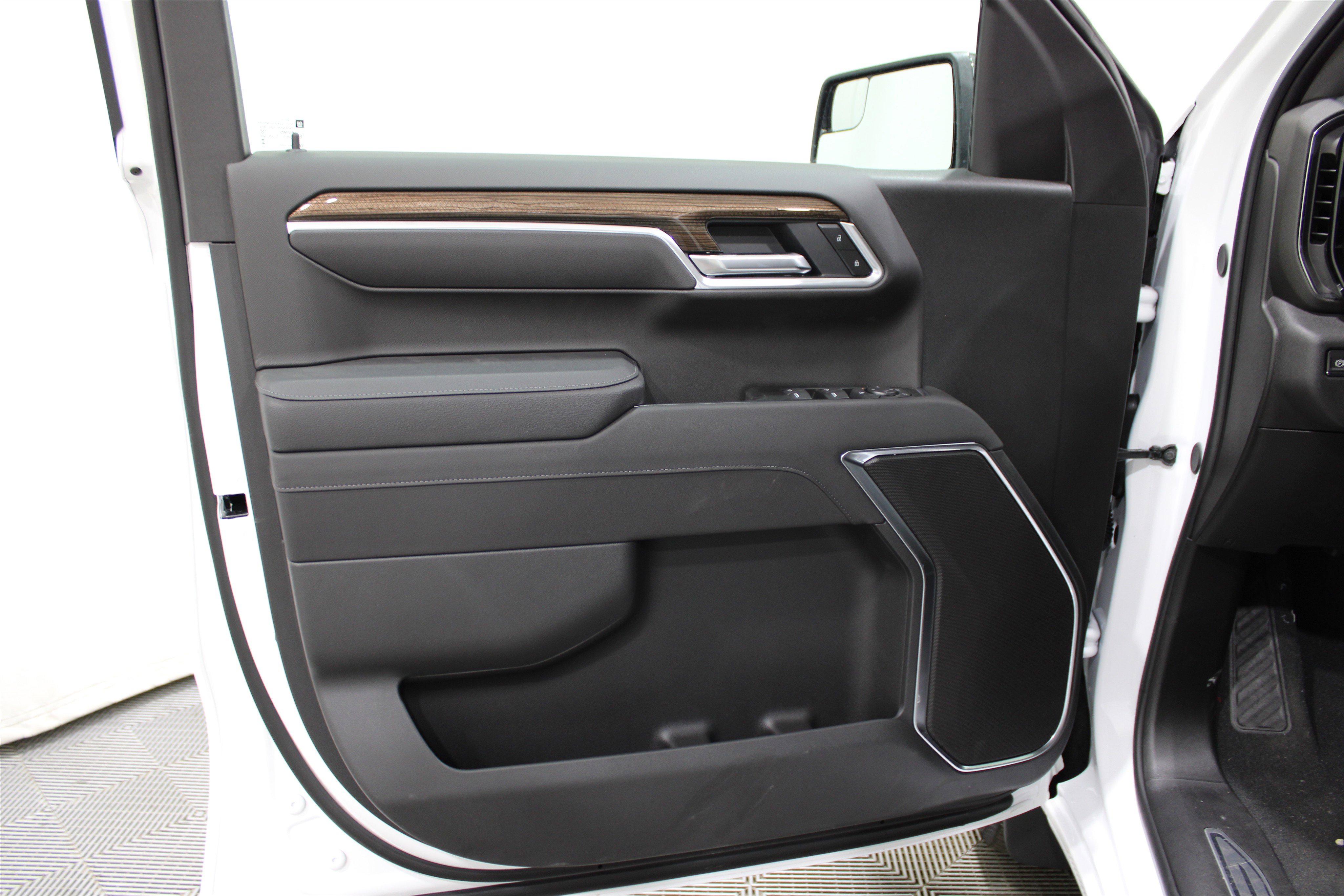 2026 Chevrolet Silverado 1500 LT photo 4
