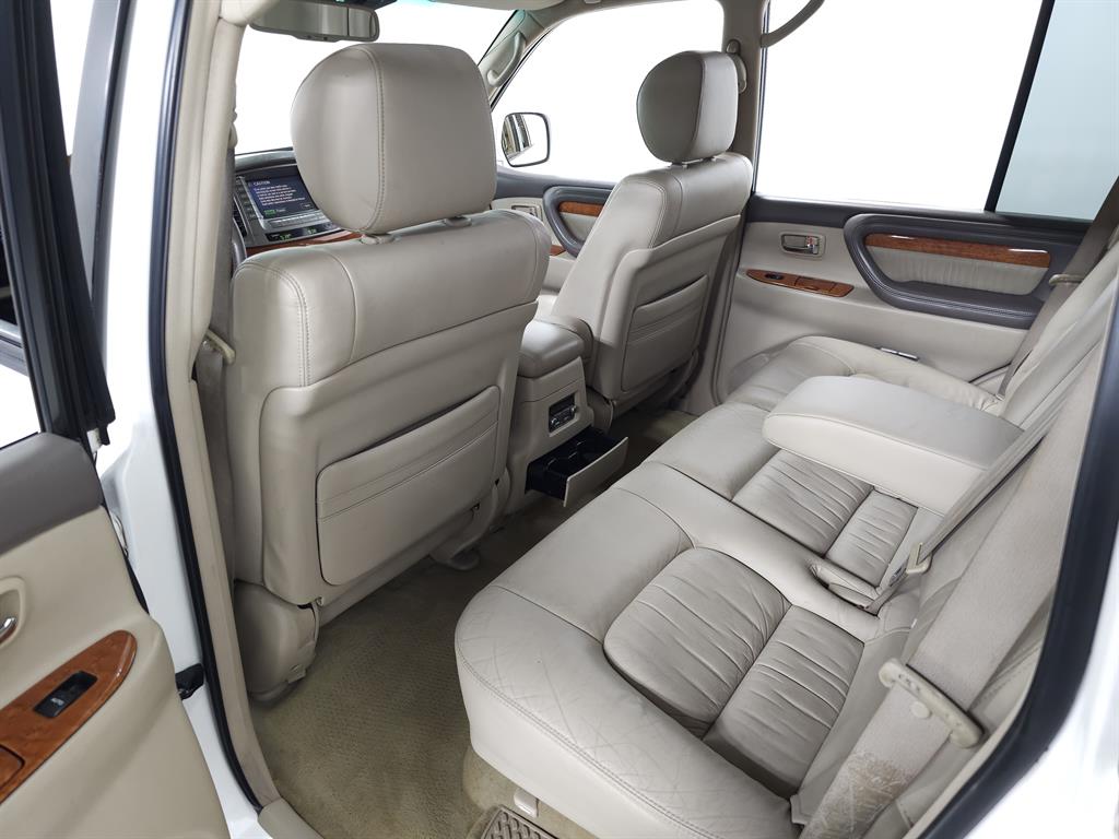 2006 Lexus LX 470 photo 25