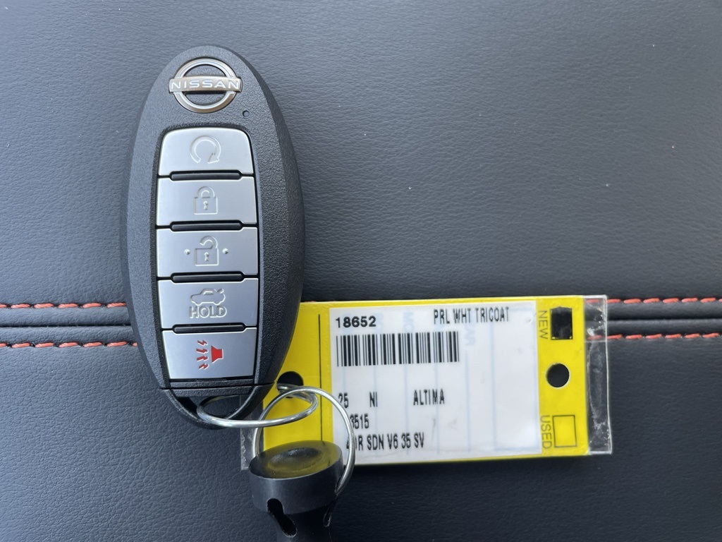 2025 Nissan Altima SR photo 20
