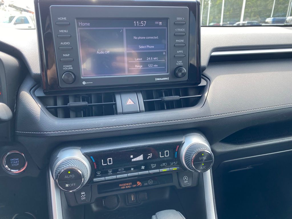 2022 Toyota RAV4 XLE photo 16