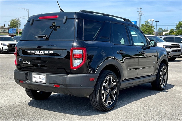 2021 Ford Bronco Sport Outer Banks photo 2