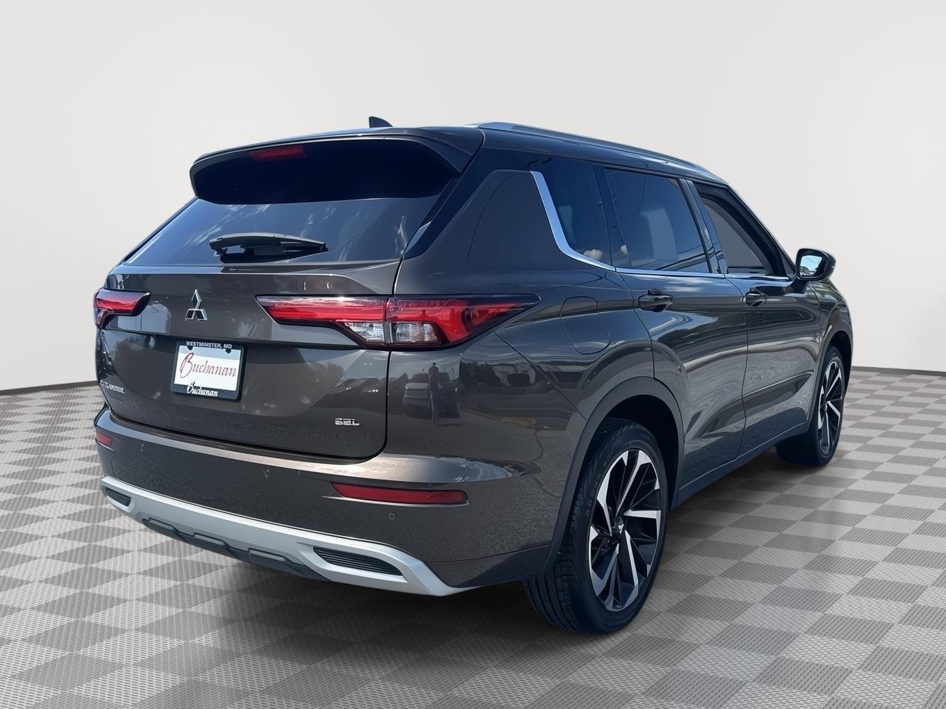 2022 Mitsubishi Outlander SEL photo 4