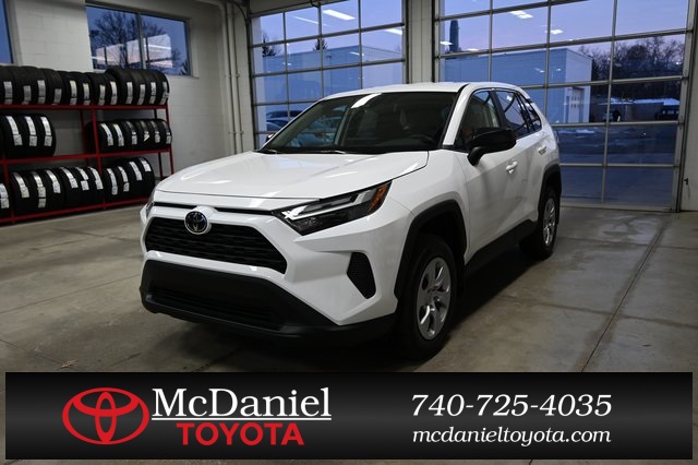 2025 Toyota RAV4 LE's photo