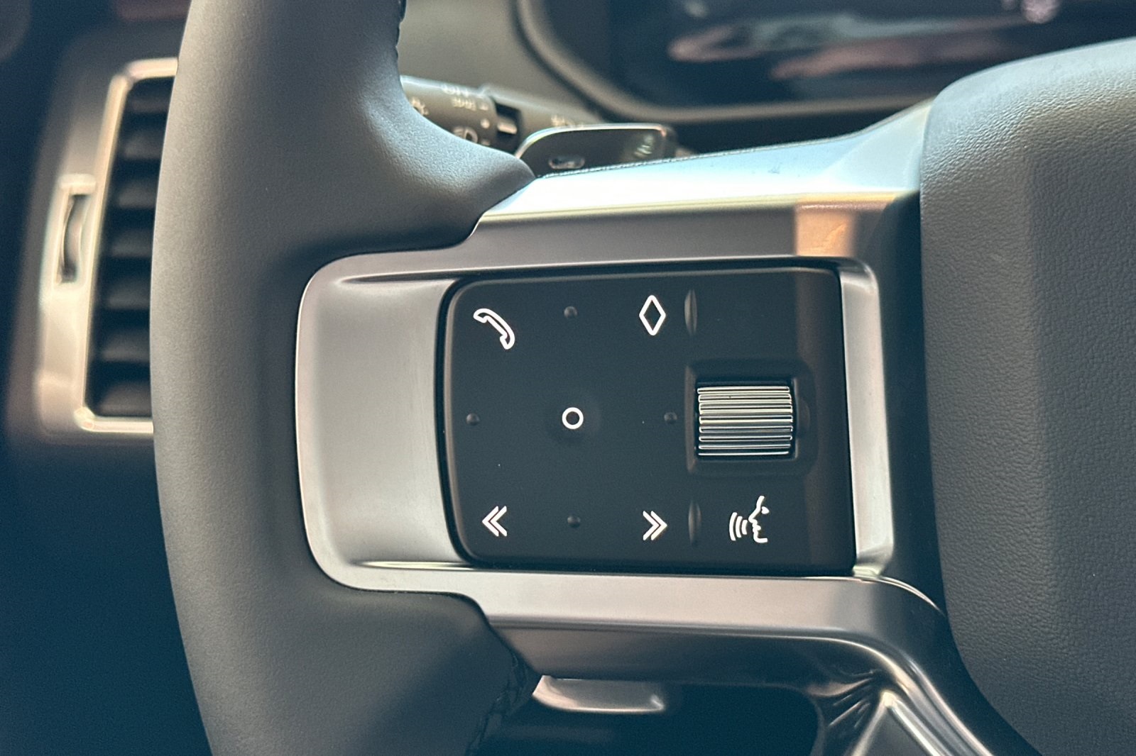 2025 Land Rover Discovery SE photo 28