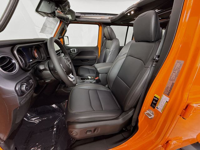 2025 Jeep Wrangler Sahara photo 20