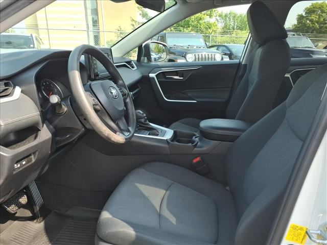 2021 Toyota RAV4 XLE photo 9