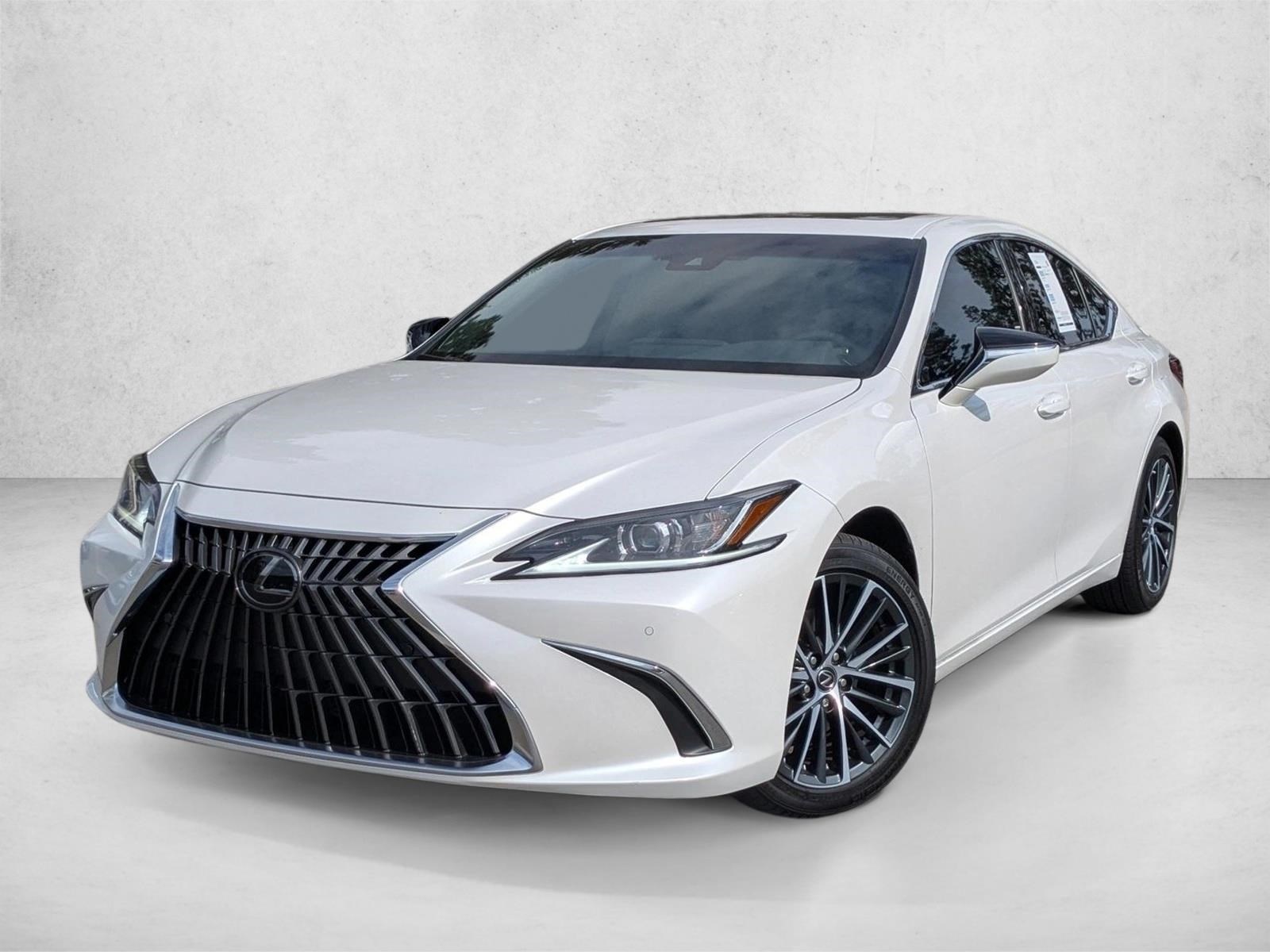 2025 Lexus ES Hybrid 300h's photo