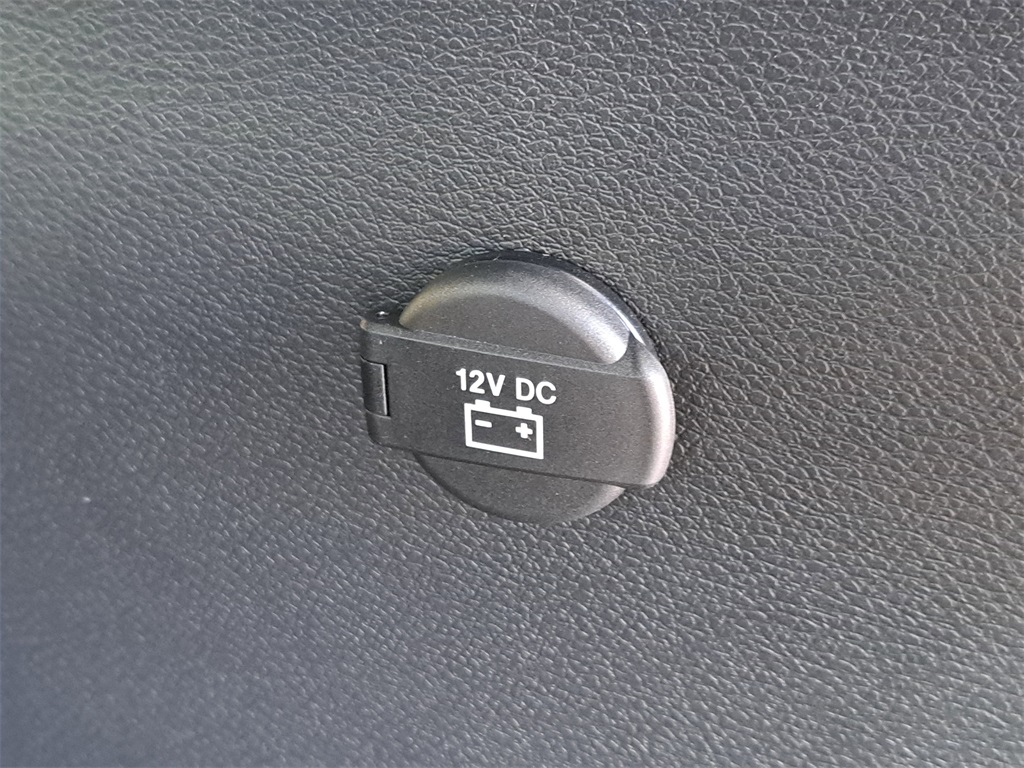 2026 Chrysler Voyager LX photo 3