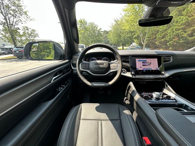 2025 Jeep Wagoneer L Series III photo 8
