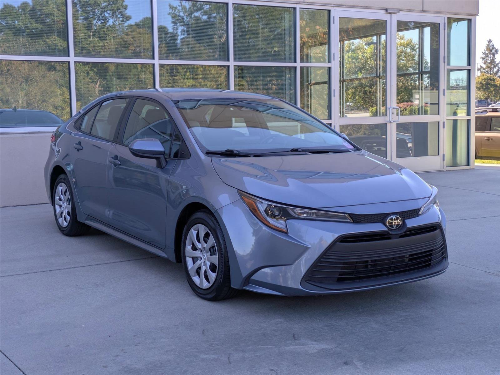 2023 Toyota Corolla LE photo 3