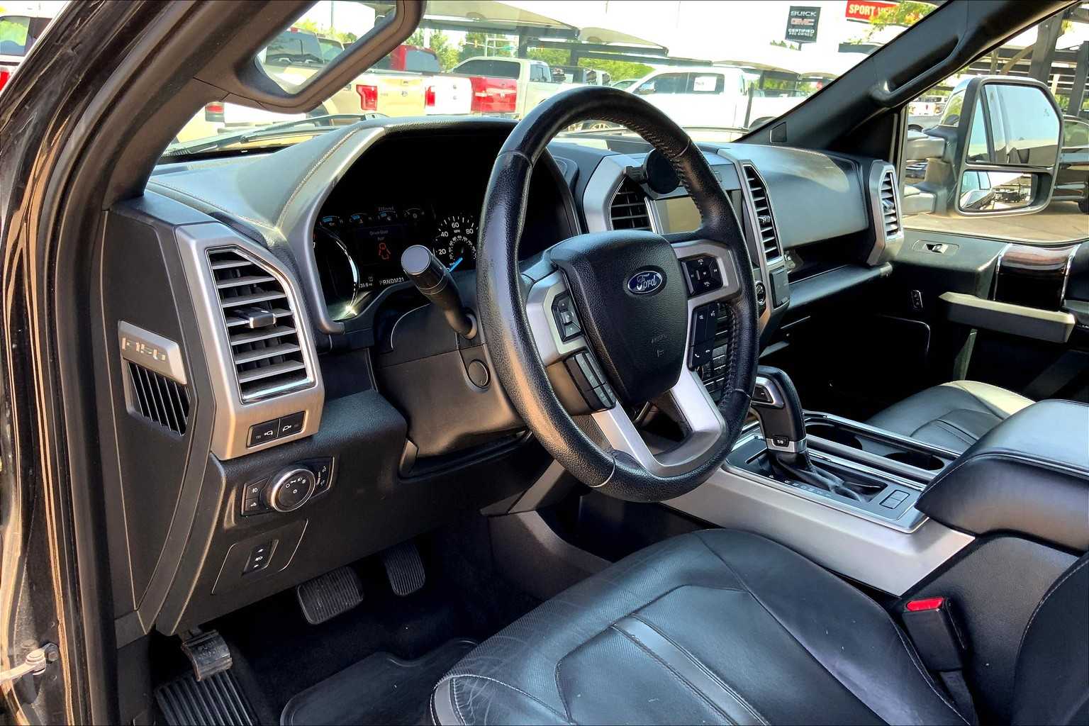 2015 Ford F-150 Platinum photo 15