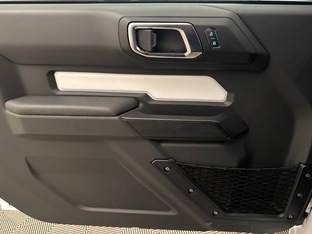 2025 Ford Bronco Base photo 15