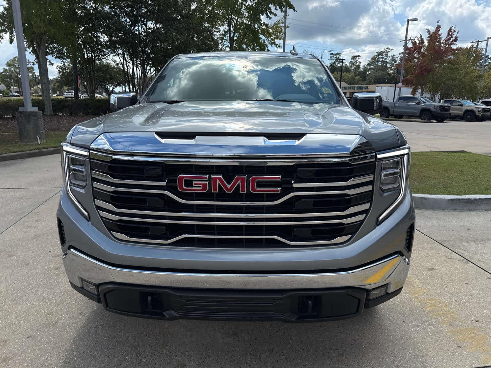 2026 Gmc Sierra 1500 SLT photo 2
