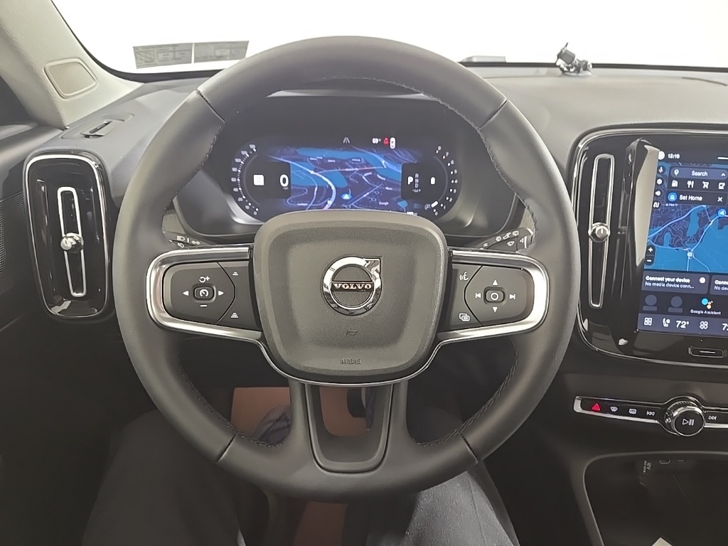 2026 Volvo XC40 Plus photo 10