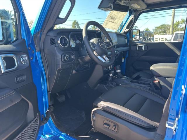 2025 Jeep Wrangler Sahara photo 9