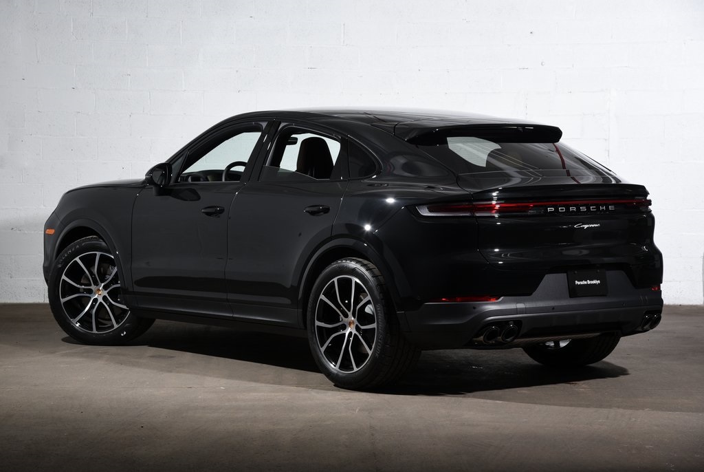 2025 Porsche Cayenne photo 3