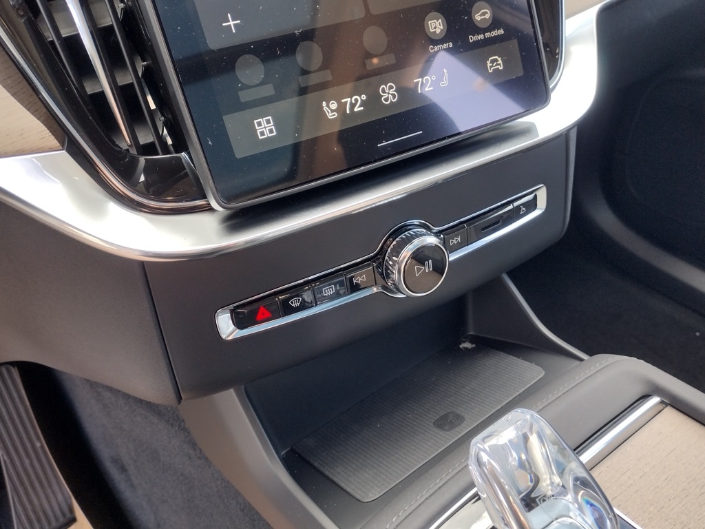 2026 VOLVO XC90 - Image 17