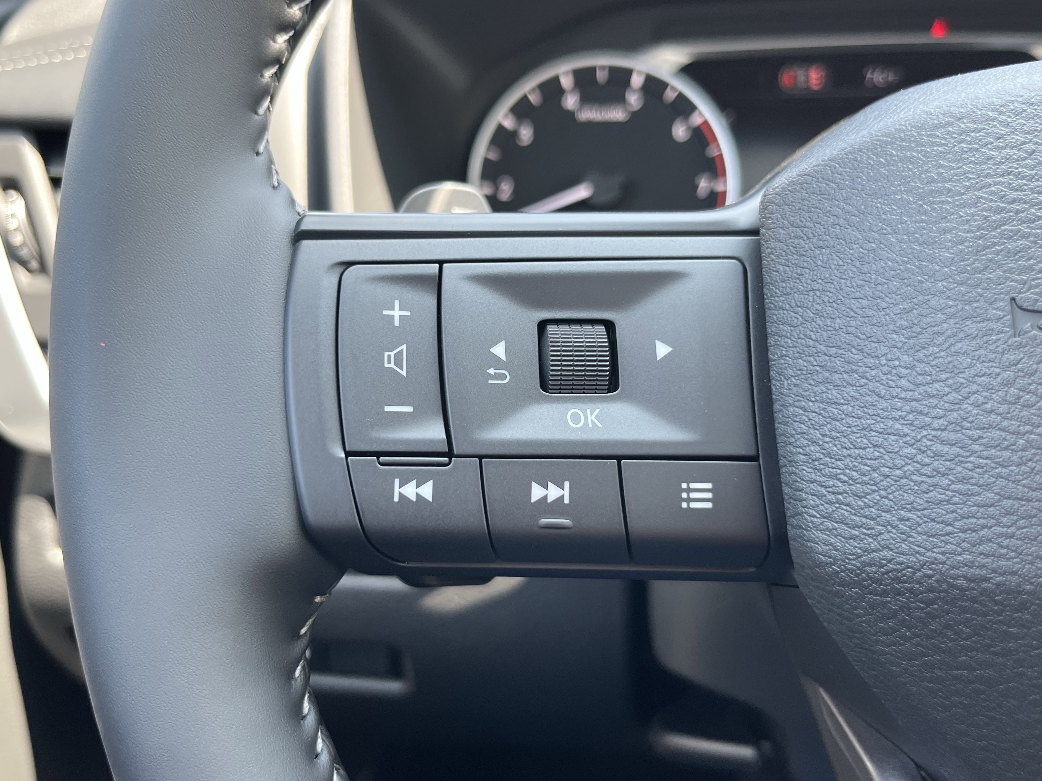 2026 Nissan Rogue SV photo 8