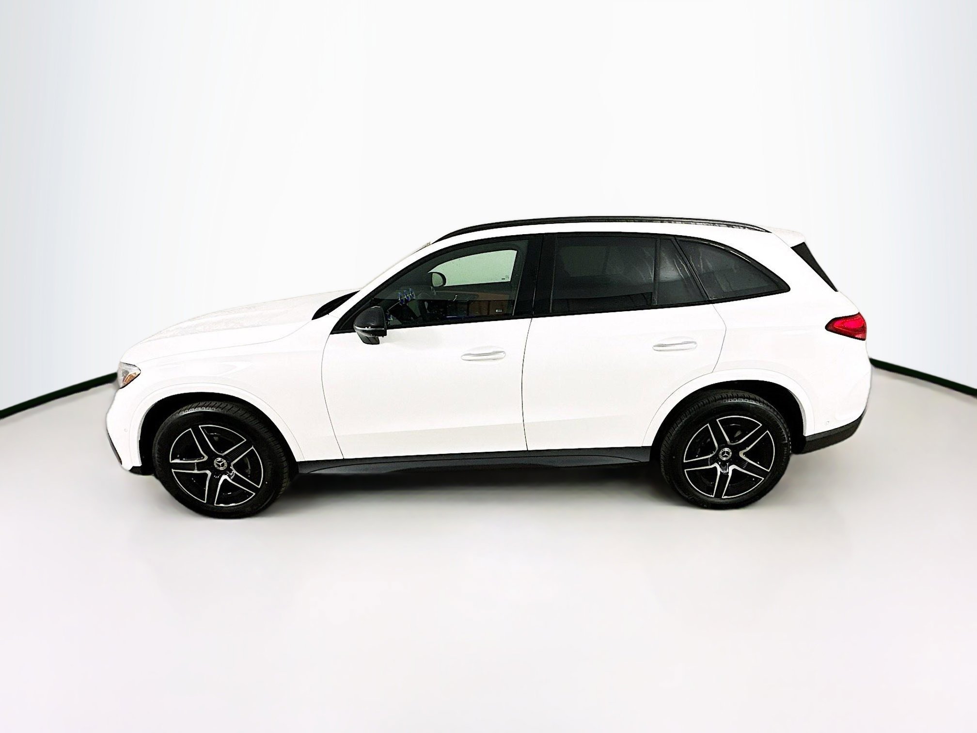 2025 Mercedes Benz GLC 300 4MATIC photo 4