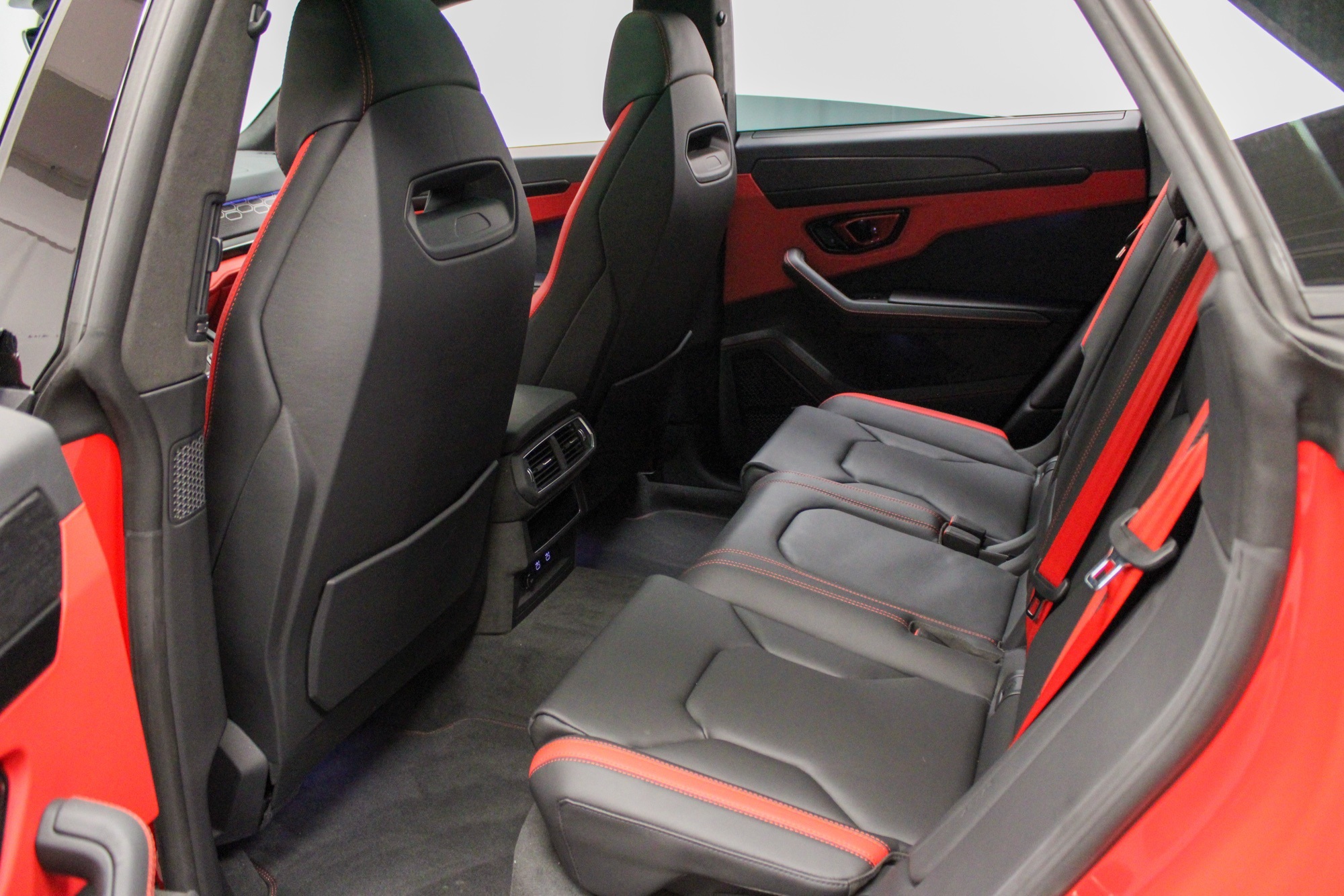 2025 Lamborghini Urus SE photo 32