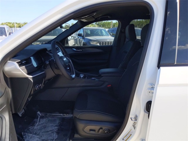 2025 Jeep Grand Cherokee Laredo Altitude photo 10