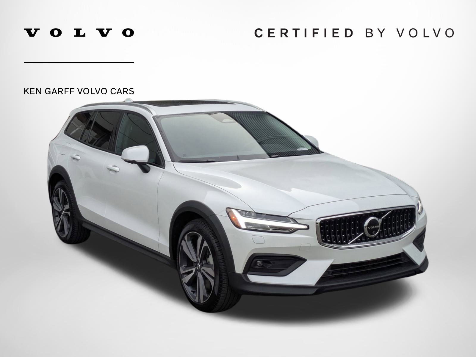 2025 Volvo V60 Cross Country Plus's photo